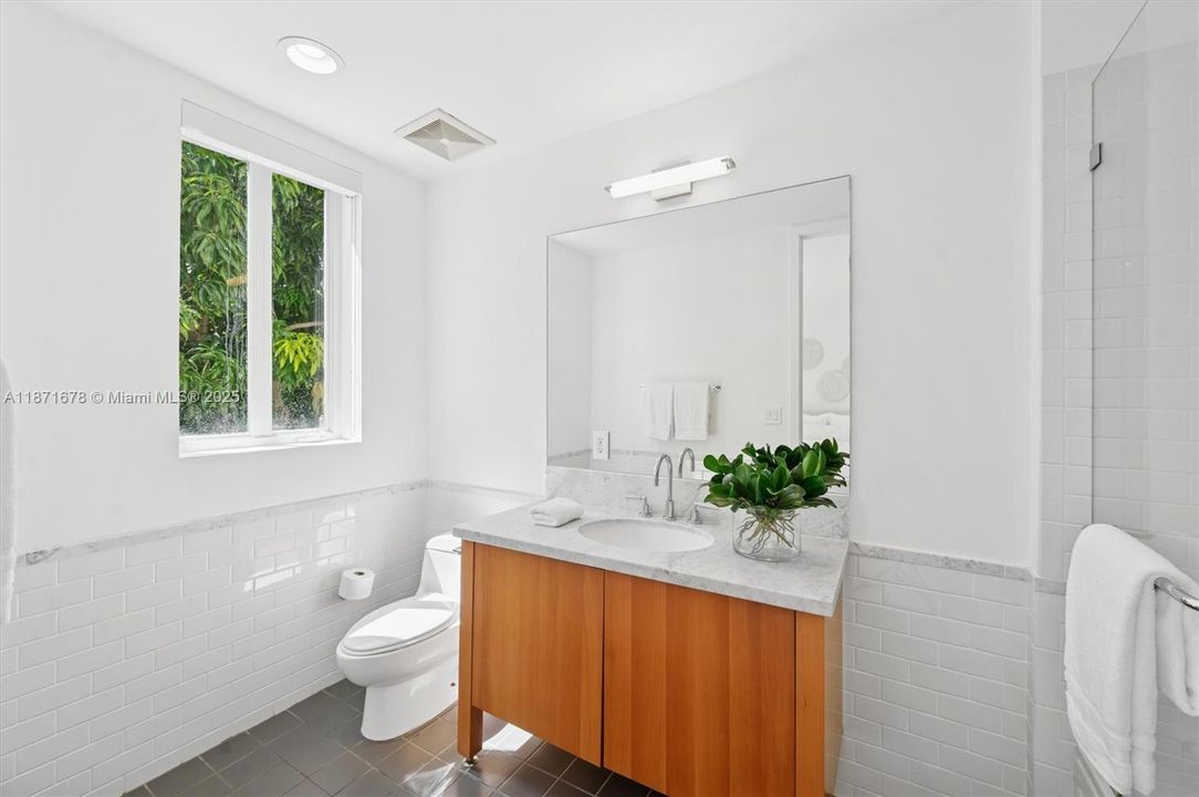 Active With Contract: $3,400,000 (4 beds, 4 baths, 3771 Square Feet)