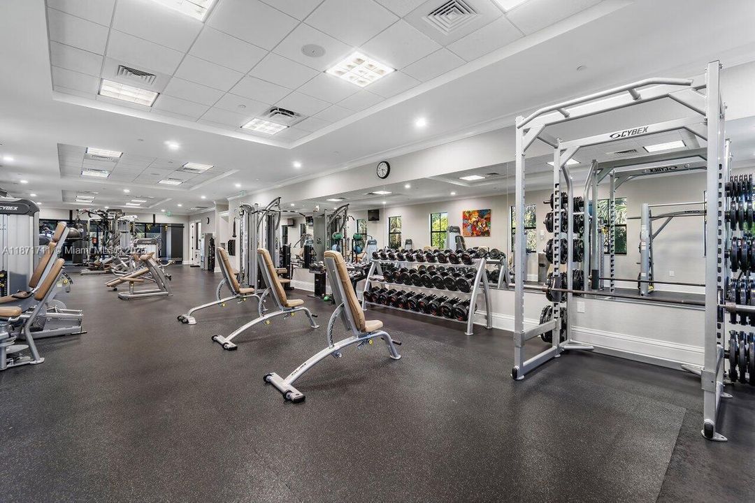 Под контрактом: $3,099,000 (6 спален, 6 ванн, 6105 Квадратных фут)