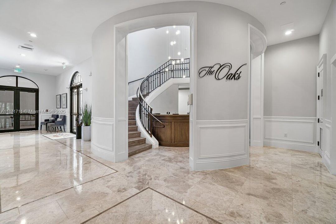 Под контрактом: $3,099,000 (6 спален, 6 ванн, 6105 Квадратных фут)