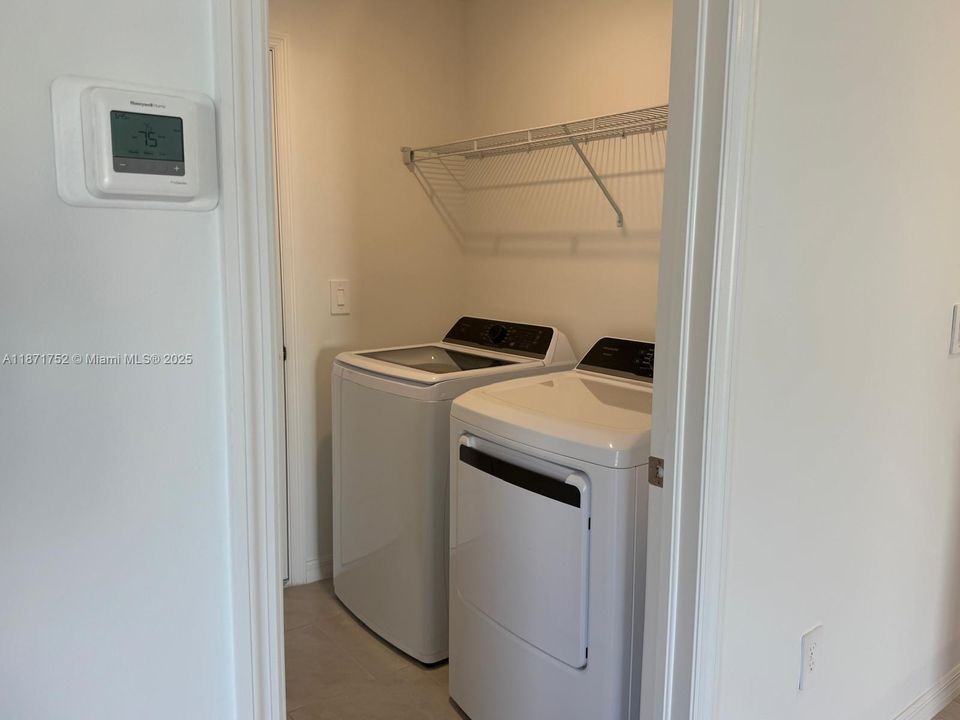 Recently Rented: $2,400 (4 beds, 2 baths, 1817 Square Feet)