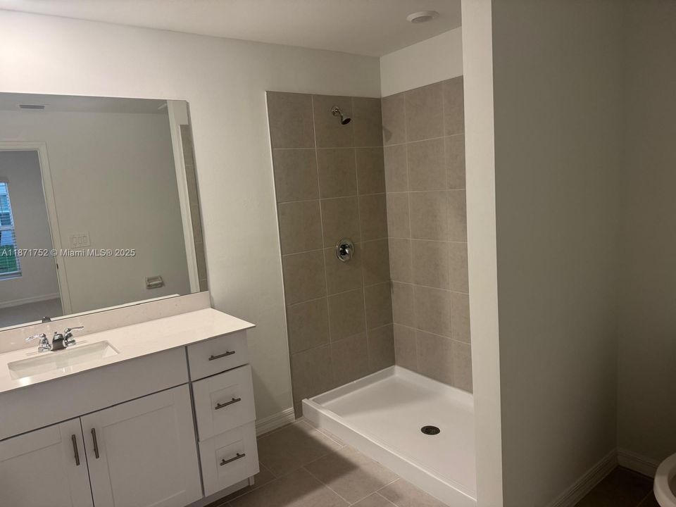 Recently Rented: $2,400 (4 beds, 2 baths, 1817 Square Feet)