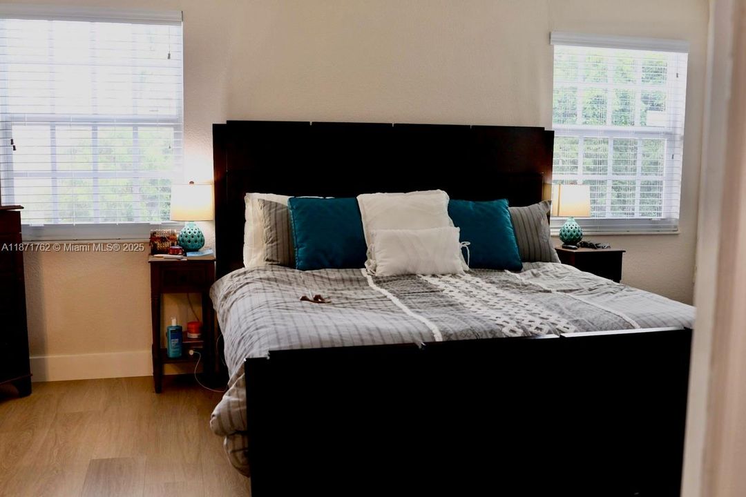 Active With Contract: $4,000 (3 beds, 2 baths, 1834 Square Feet)