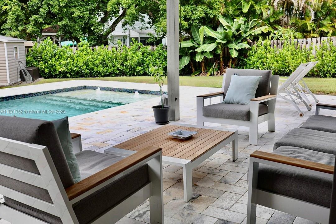 Active With Contract: $4,000 (3 beds, 2 baths, 1834 Square Feet)