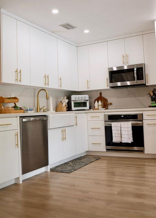 Active With Contract: $4,000 (3 beds, 2 baths, 1834 Square Feet)