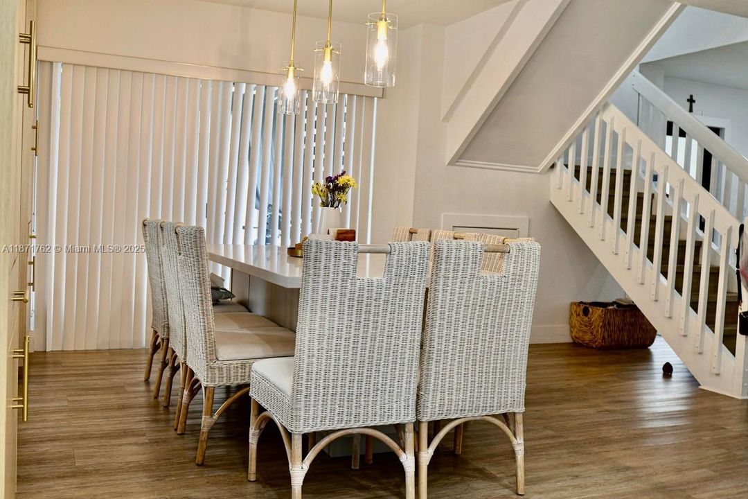 Active With Contract: $4,000 (3 beds, 2 baths, 1834 Square Feet)