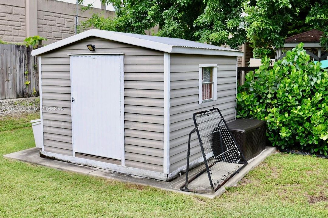 Active With Contract: $4,000 (3 beds, 2 baths, 1834 Square Feet)