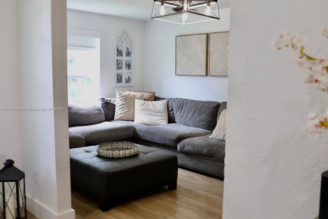 Active With Contract: $4,000 (3 beds, 2 baths, 1834 Square Feet)