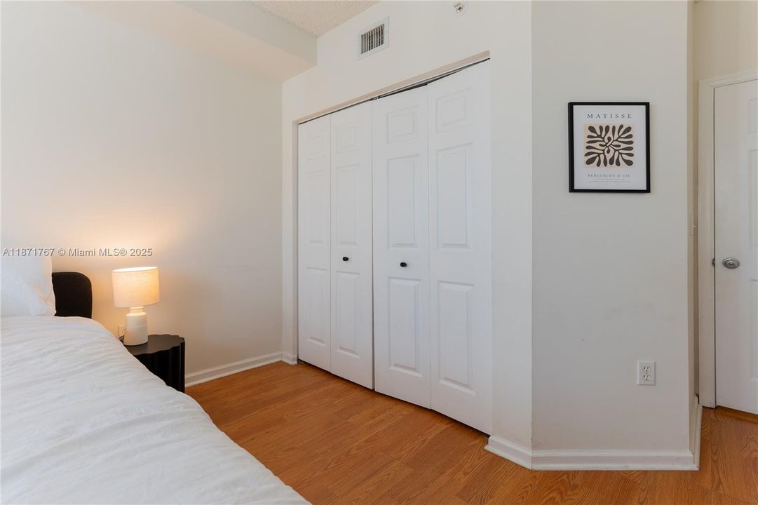 待售: $589,000 (2 贝兹, 2 浴室, 1024 平方英尺)