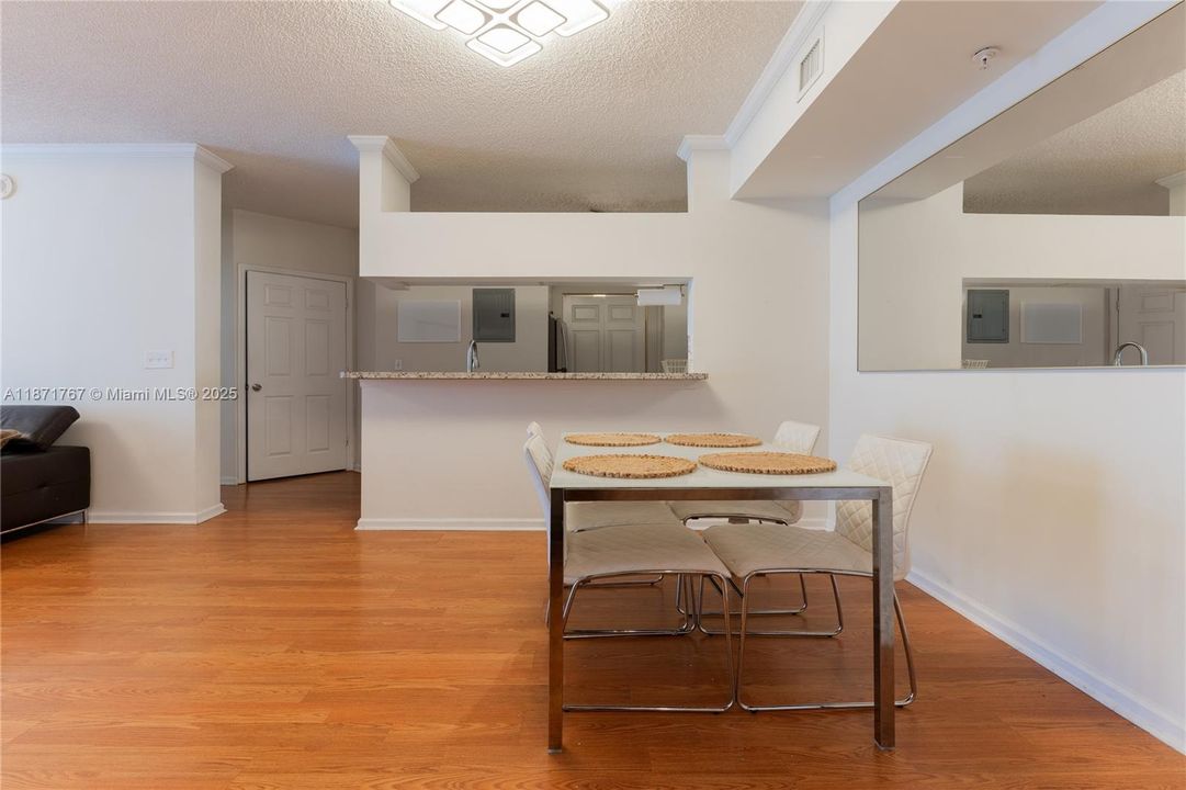 待售: $589,000 (2 贝兹, 2 浴室, 1024 平方英尺)