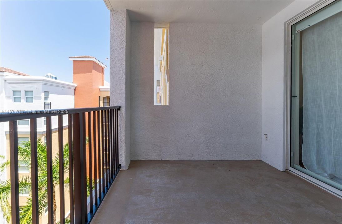 待售: $589,000 (2 贝兹, 2 浴室, 1024 平方英尺)