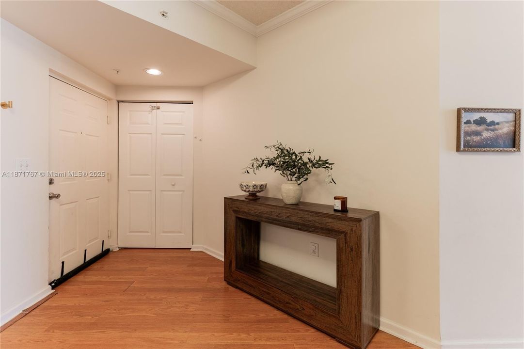 待售: $589,000 (2 贝兹, 2 浴室, 1024 平方英尺)