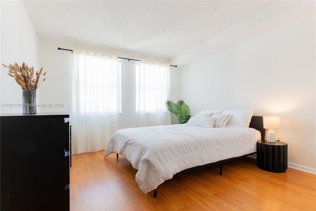 待售: $589,000 (2 贝兹, 2 浴室, 1024 平方英尺)