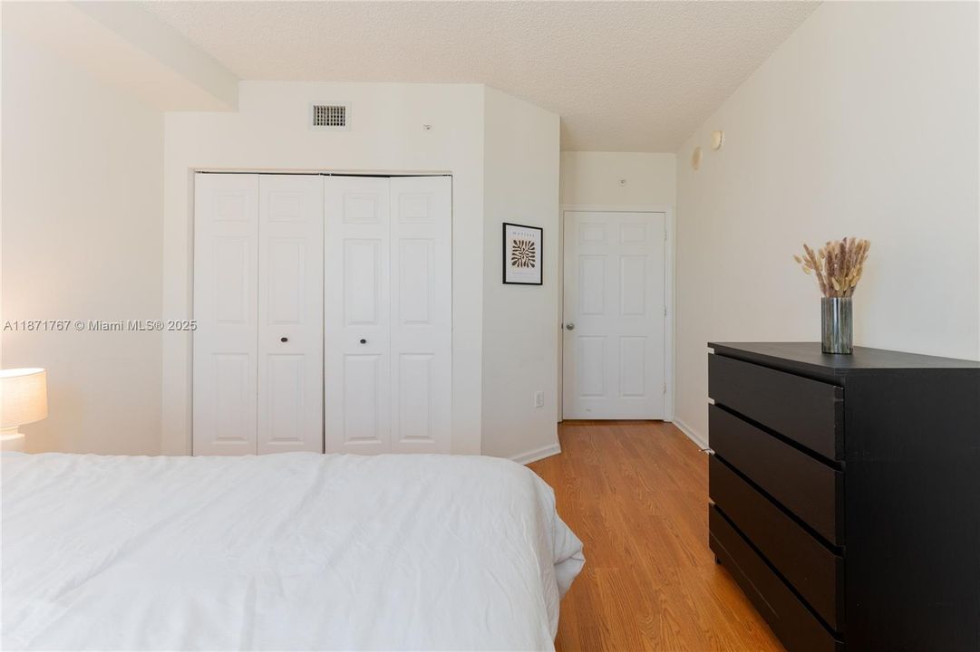 待售: $589,000 (2 贝兹, 2 浴室, 1024 平方英尺)