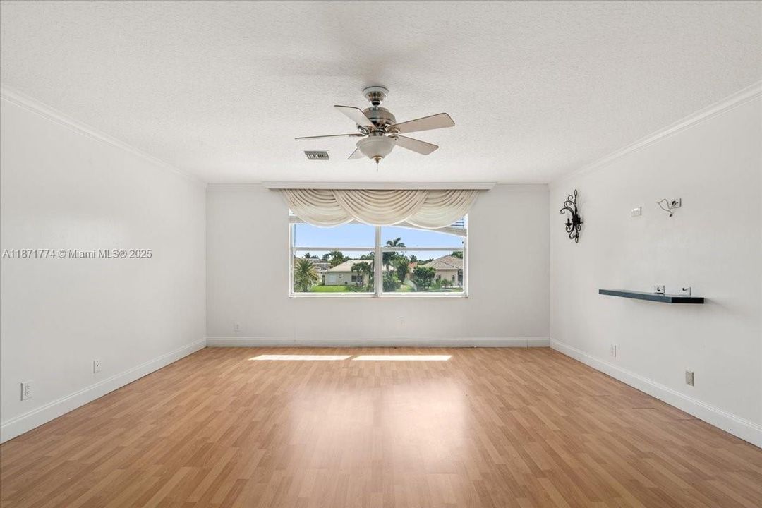 Active With Contract: $874,999 (4 beds, 3 baths, 3272 Square Feet)