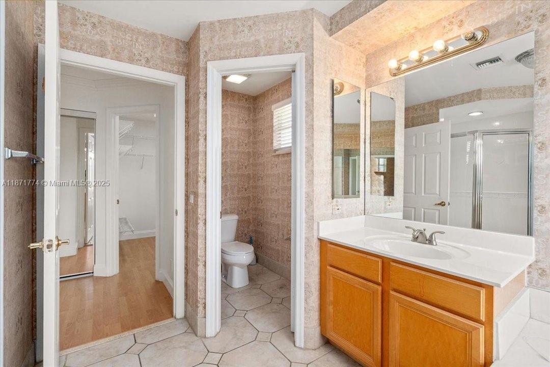 Active With Contract: $874,999 (4 beds, 3 baths, 3272 Square Feet)