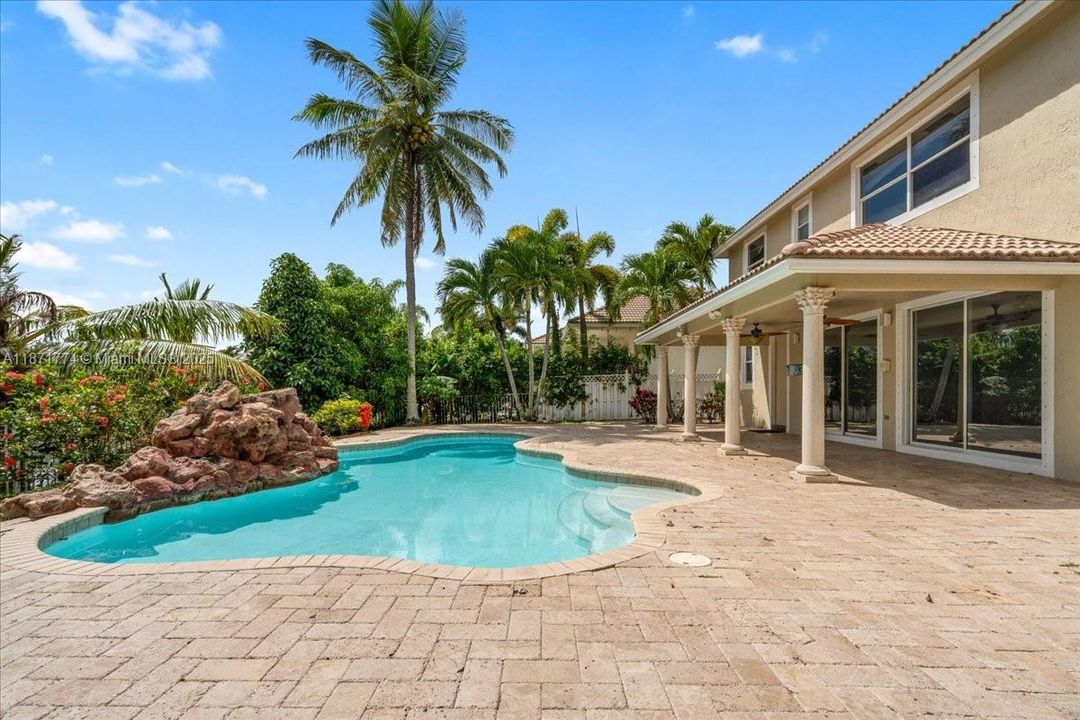 Active With Contract: $874,999 (4 beds, 3 baths, 3272 Square Feet)