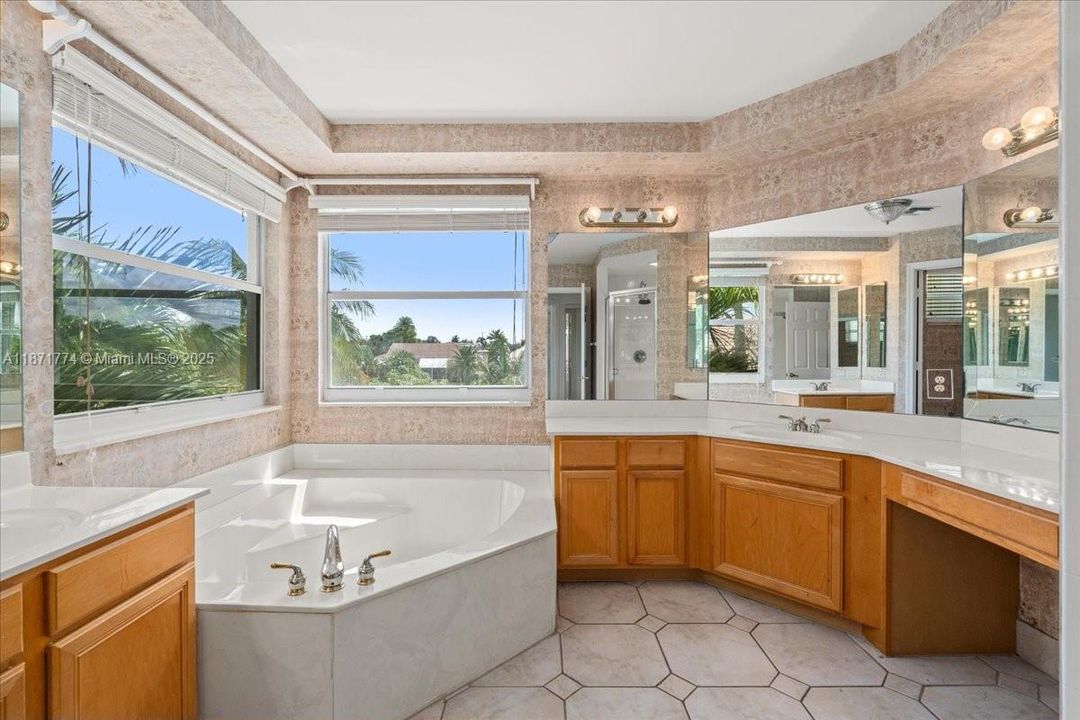 Active With Contract: $874,999 (4 beds, 3 baths, 3272 Square Feet)