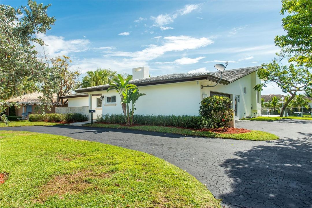 For Rent: $13,500 (3 beds, 2 baths, 2511 Square Feet)