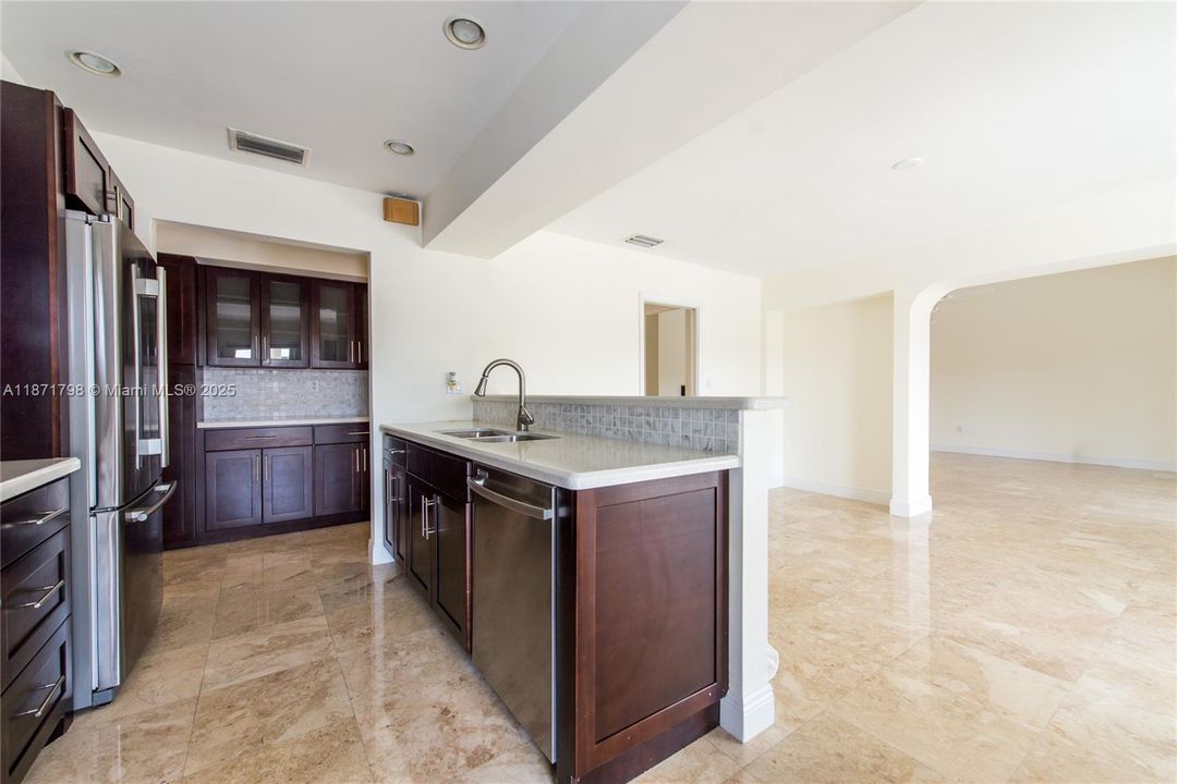 For Rent: $13,500 (3 beds, 2 baths, 2511 Square Feet)