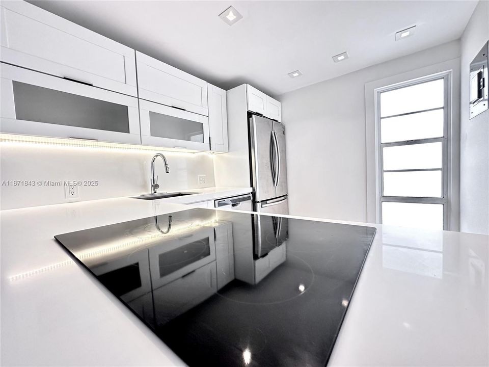 Your Dream Kitchen!3301 N Country Club Drive, Unit #410, Aventura, FL 33180. Bravura Condo. For Sale! Make an offer NOW!