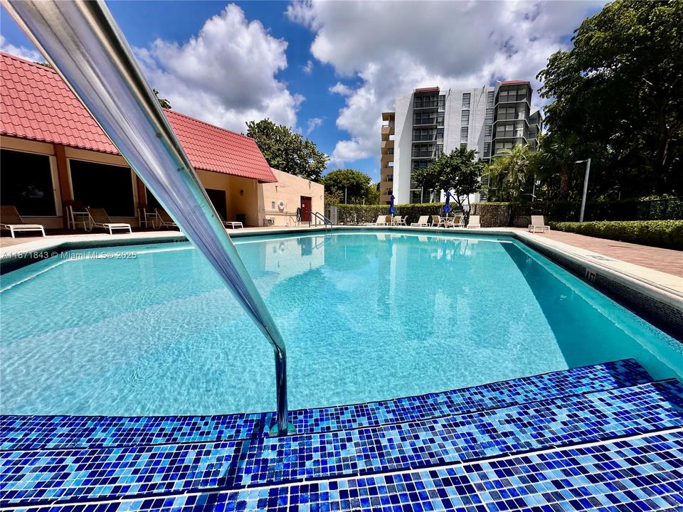 South Florida Lifestyle awaits!3301 N Country Club Drive, Unit #410, Aventura, FL 33180. Bravura Condo. For Sale! Make an offer NOW!