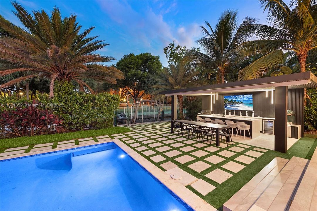 For Sale: $6,800,000 (7 beds, 6 baths, 5560 Square Feet)