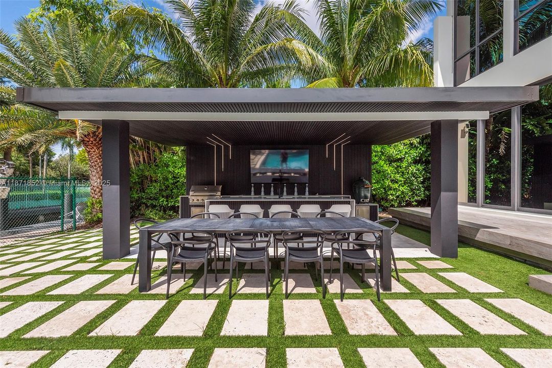 For Sale: $6,800,000 (7 beds, 6 baths, 5560 Square Feet)