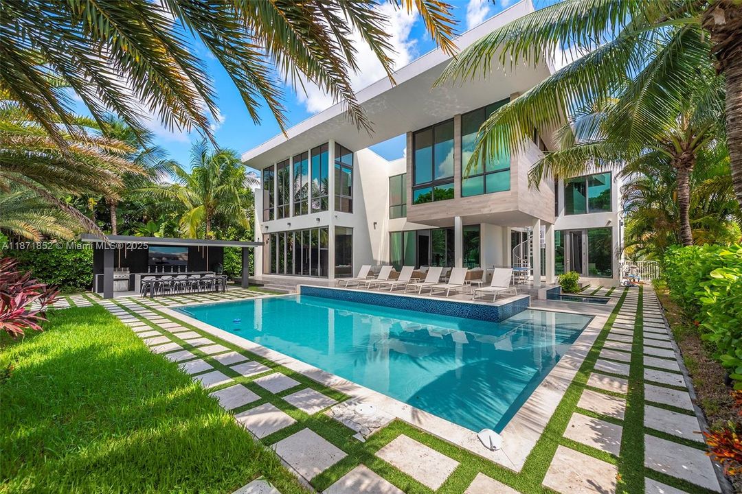 For Sale: $6,800,000 (7 beds, 6 baths, 5560 Square Feet)