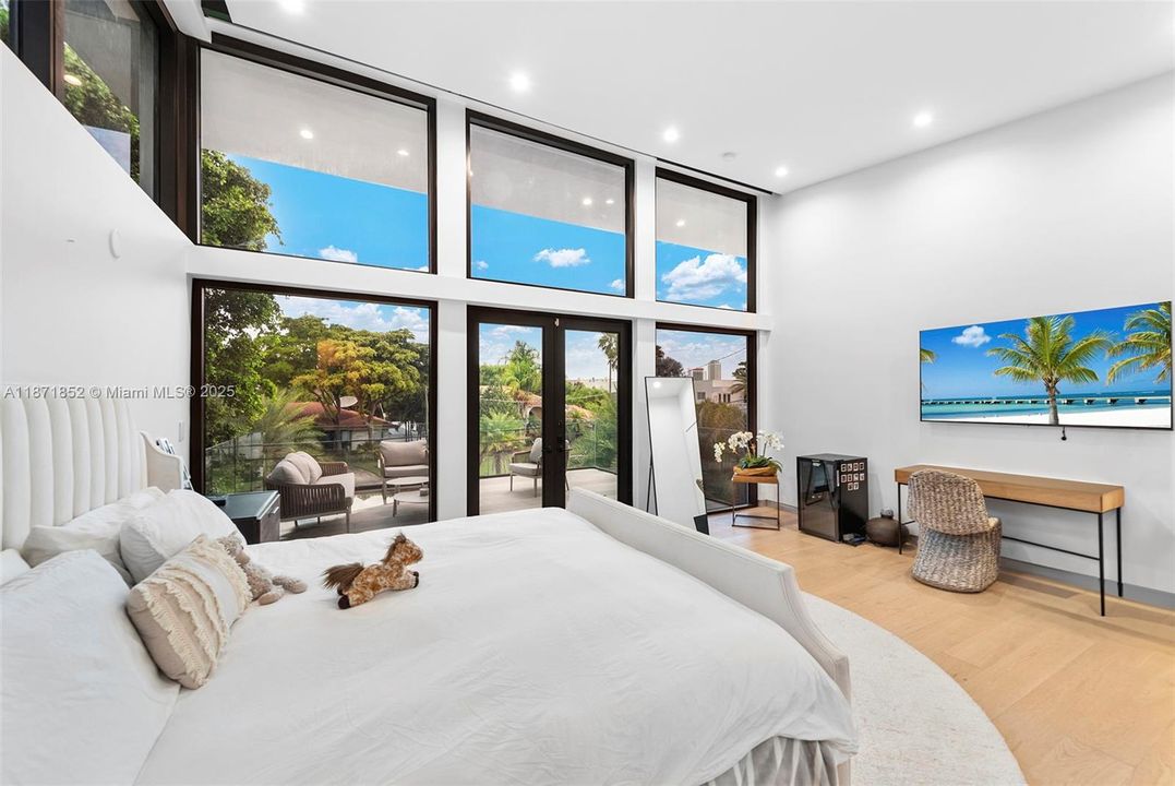 For Sale: $6,800,000 (7 beds, 6 baths, 5560 Square Feet)