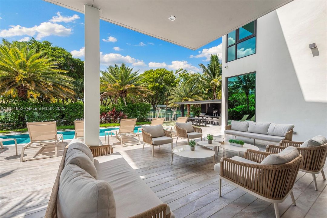 For Sale: $6,800,000 (7 beds, 6 baths, 5560 Square Feet)