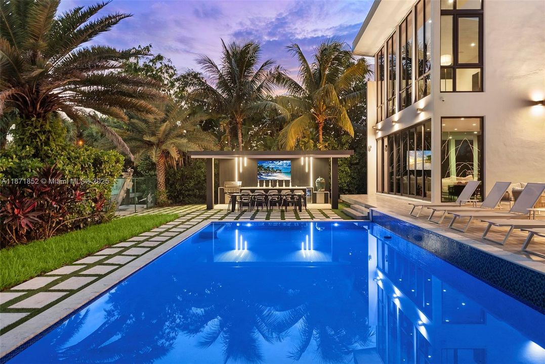 For Sale: $6,800,000 (7 beds, 6 baths, 5560 Square Feet)