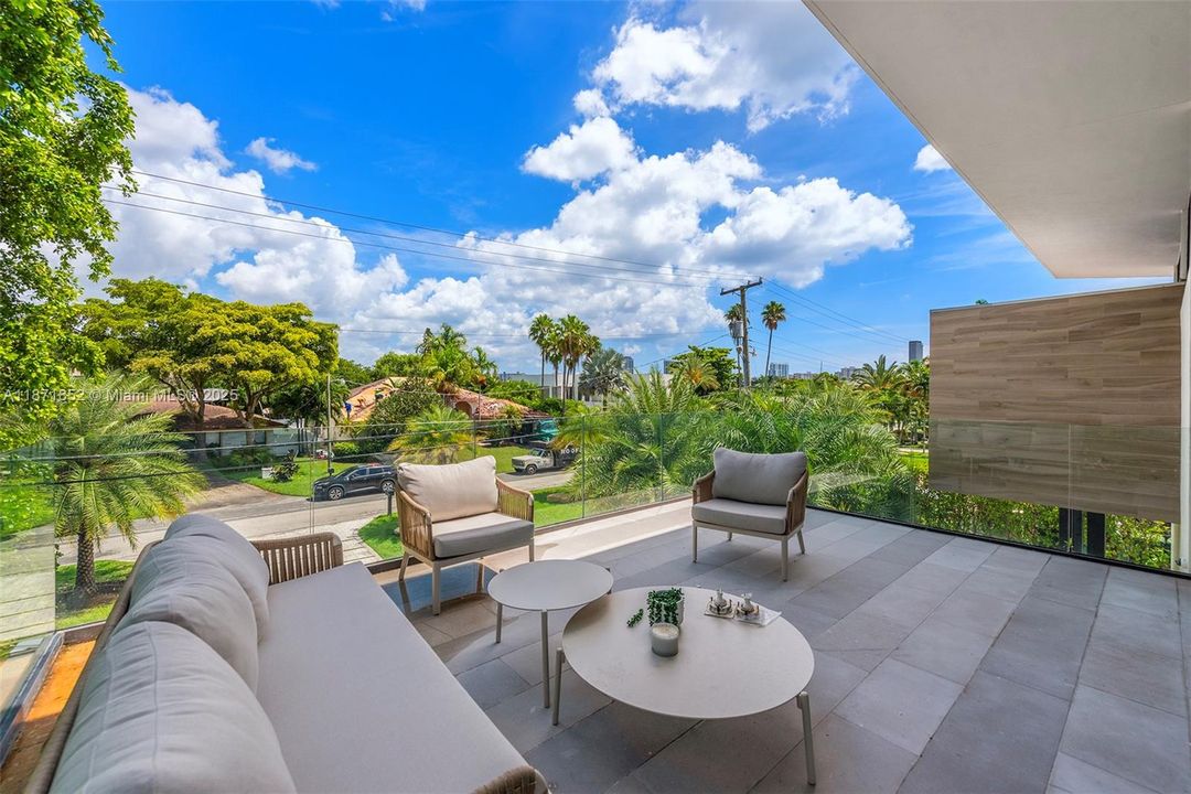 For Sale: $6,800,000 (7 beds, 6 baths, 5560 Square Feet)