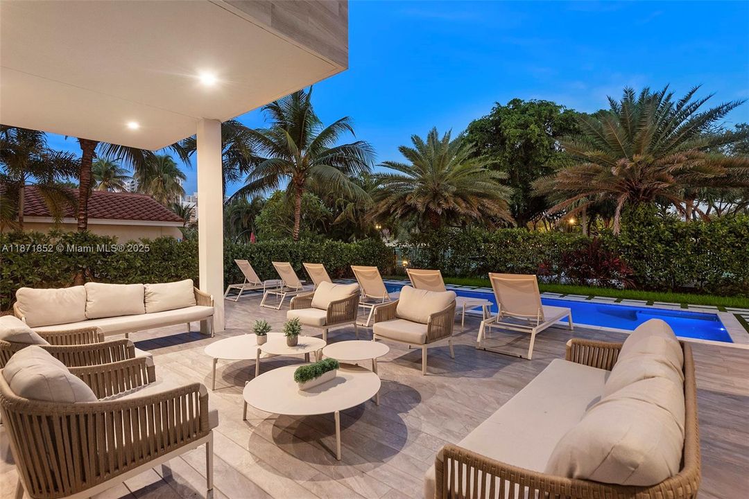 For Sale: $6,800,000 (7 beds, 6 baths, 5560 Square Feet)