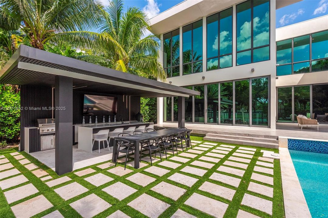 For Sale: $6,800,000 (7 beds, 6 baths, 5560 Square Feet)