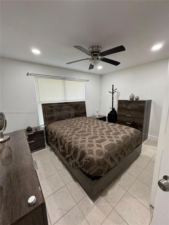 最近租的: $2,200 (3 贝兹, 2 浴室, 0 平方英尺)