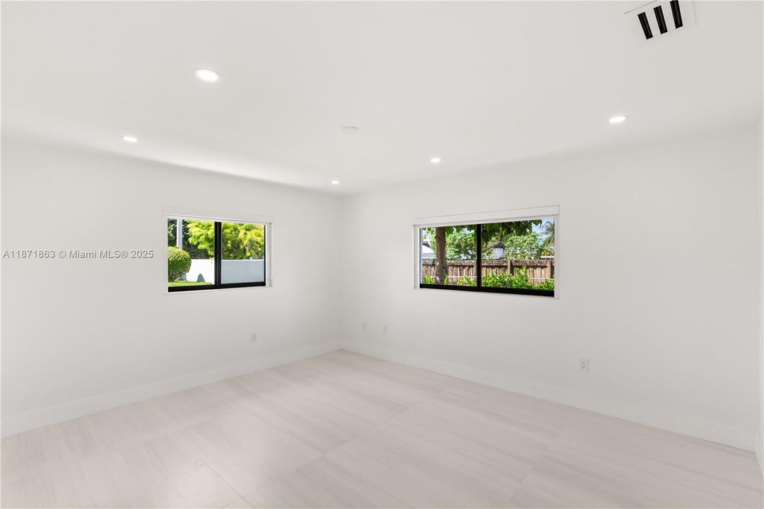 Recently Rented: $4,698 (4 beds, 3 baths, 1516 Square Feet)