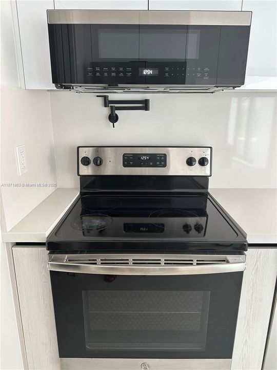 Recently Rented: $4,698 (4 beds, 3 baths, 1516 Square Feet)