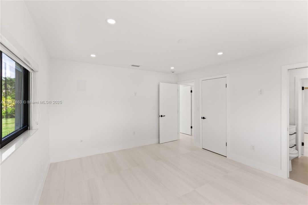 Recently Rented: $4,698 (4 beds, 3 baths, 1516 Square Feet)