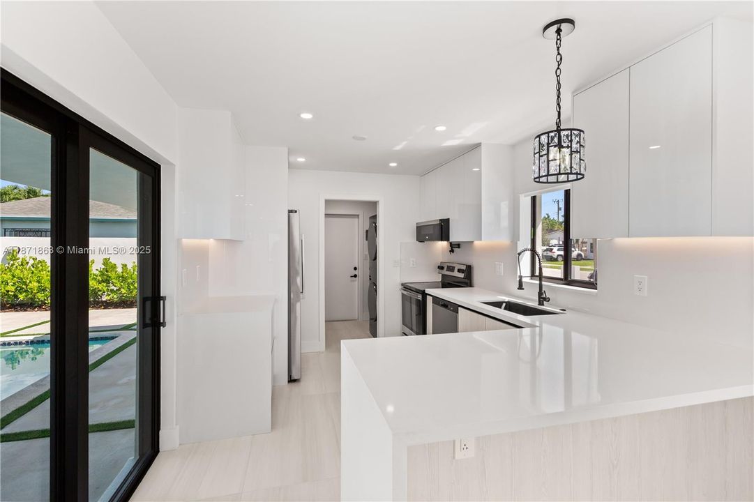 Recently Rented: $4,698 (4 beds, 3 baths, 1516 Square Feet)