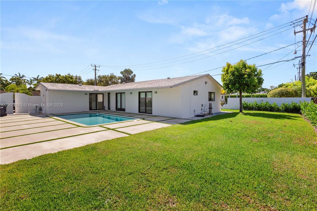 Recently Rented: $4,698 (4 beds, 3 baths, 1516 Square Feet)