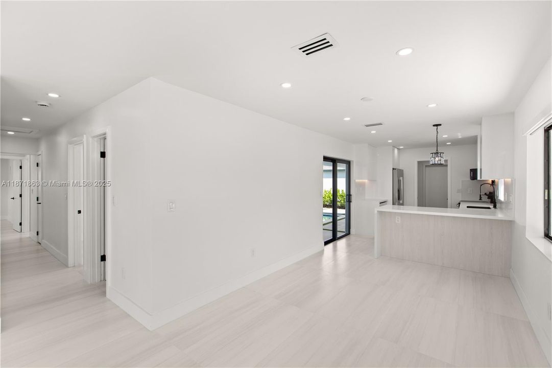 Recently Rented: $4,698 (4 beds, 3 baths, 1516 Square Feet)