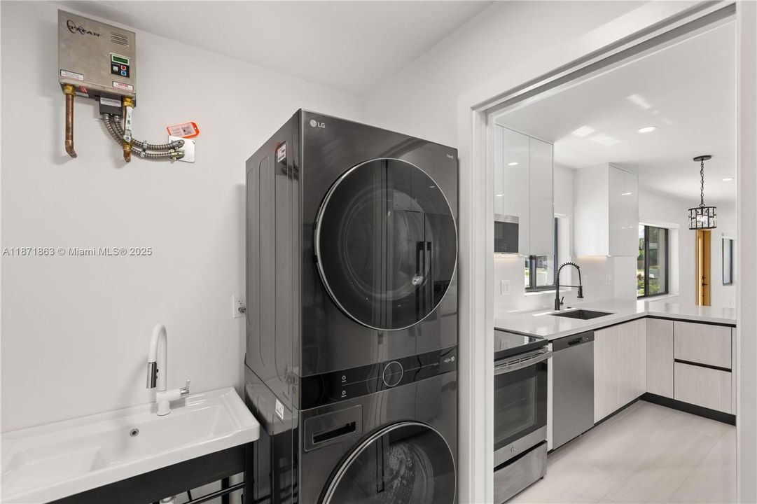 Recently Rented: $4,698 (4 beds, 3 baths, 1516 Square Feet)