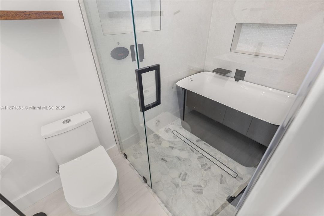 Recently Rented: $4,698 (4 beds, 3 baths, 1516 Square Feet)