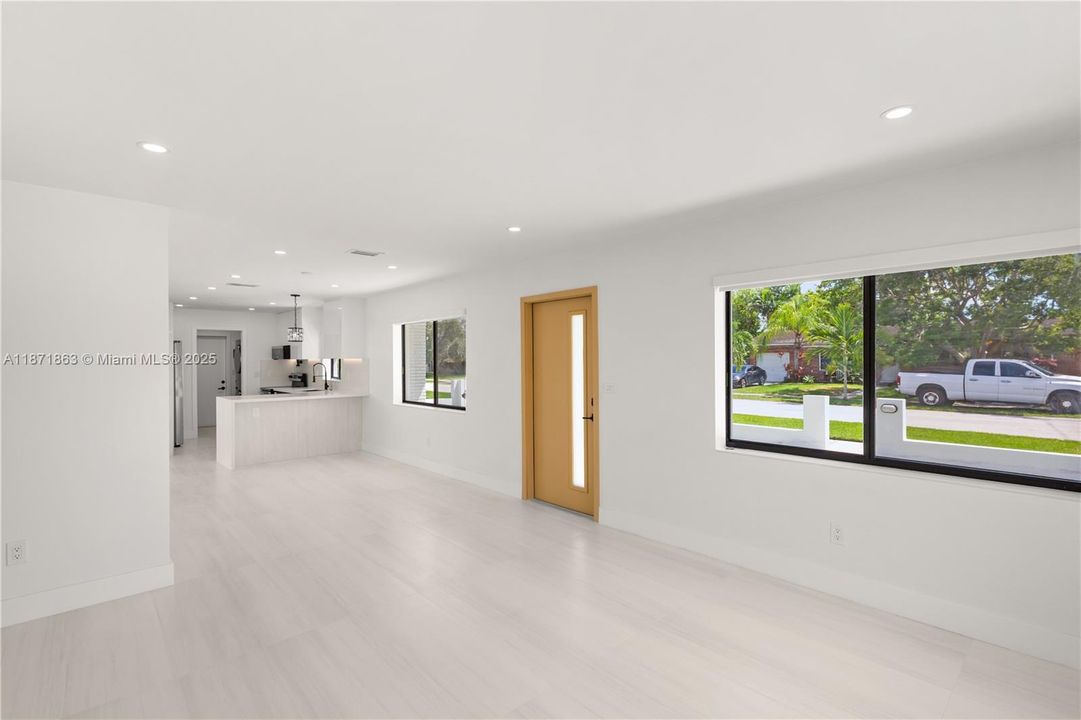 Recently Rented: $4,698 (4 beds, 3 baths, 1516 Square Feet)