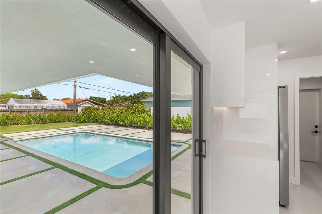 Recently Rented: $4,698 (4 beds, 3 baths, 1516 Square Feet)