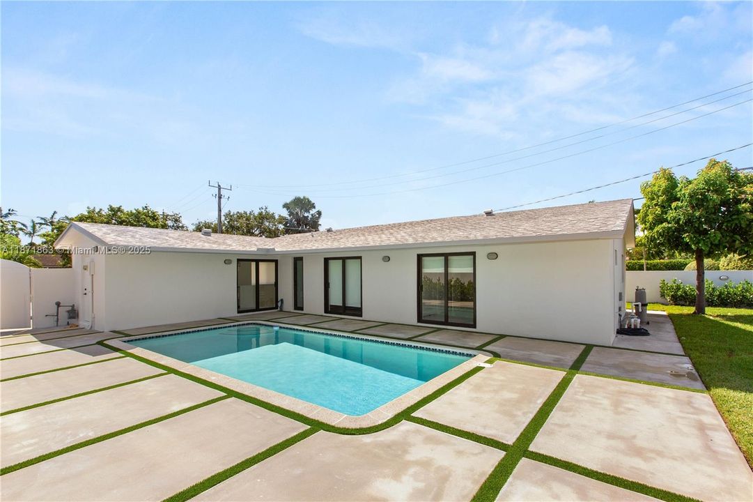 Recently Rented: $4,698 (4 beds, 3 baths, 1516 Square Feet)