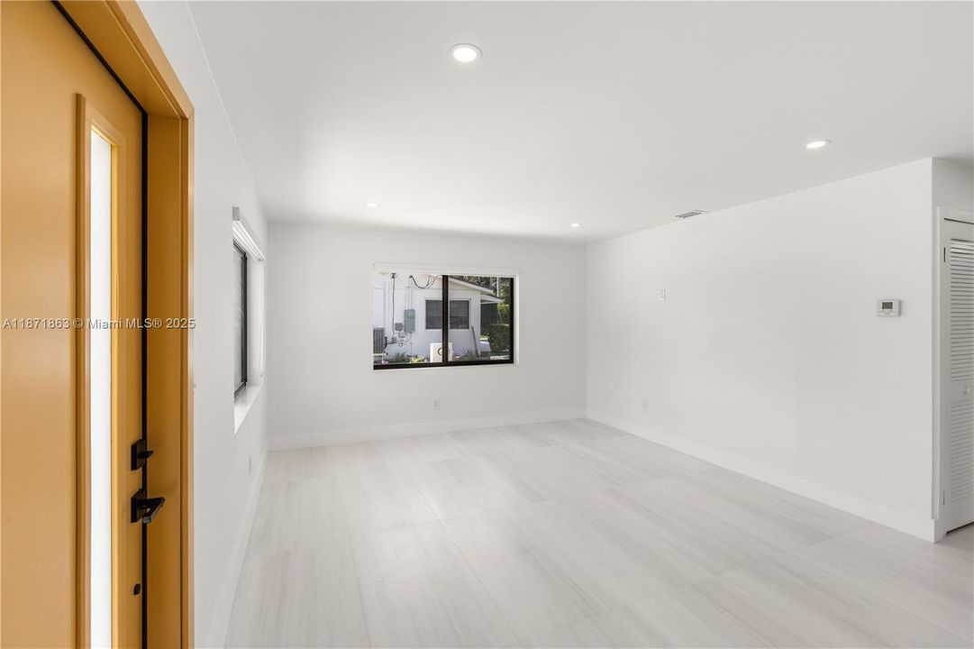 Recently Rented: $4,698 (4 beds, 3 baths, 1516 Square Feet)