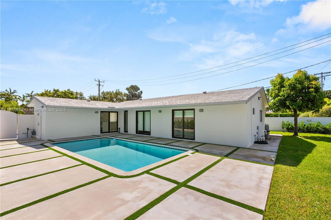 Recently Rented: $4,698 (4 beds, 3 baths, 1516 Square Feet)