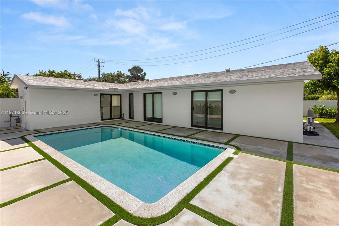 Recently Rented: $4,698 (4 beds, 3 baths, 1516 Square Feet)