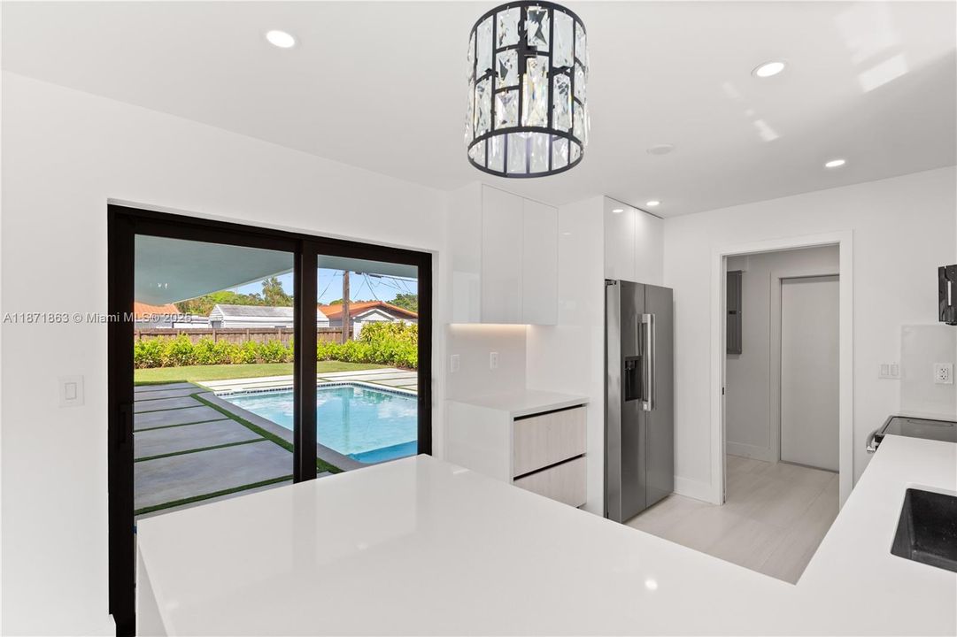 Recently Rented: $4,698 (4 beds, 3 baths, 1516 Square Feet)